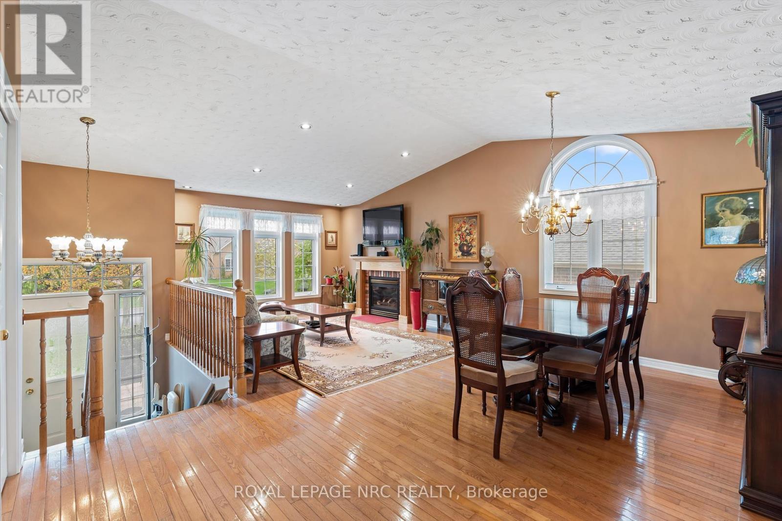 31 Crysler Crescent, Thorold, Ontario  L2V 5A2 - Photo 5 - X12123077