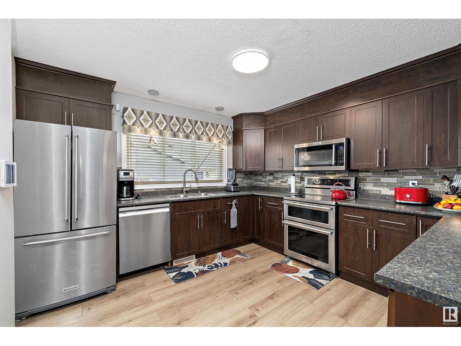 Property at 9323 98 AV NW image 3