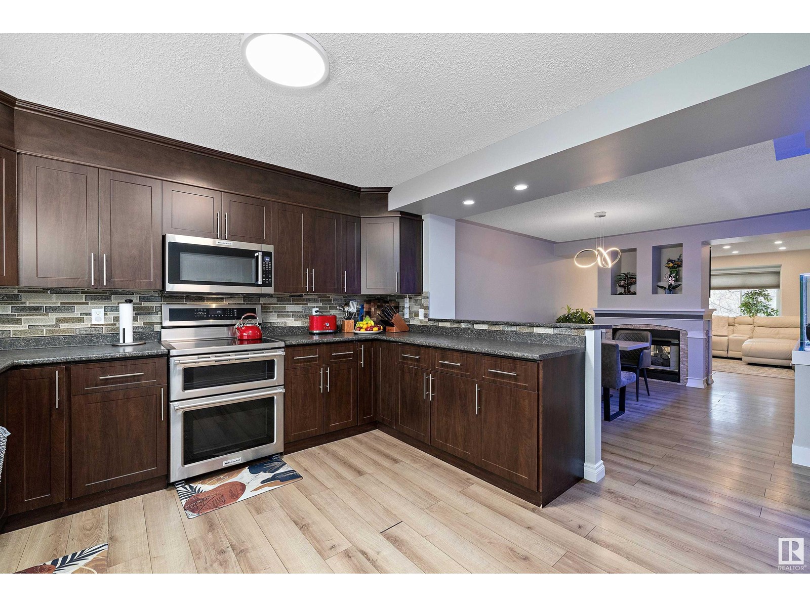 Property at 9323 98 AV NW image 5