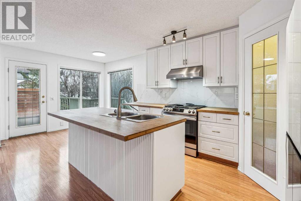 Property at 148 Douglas Glen Heath SE image 3