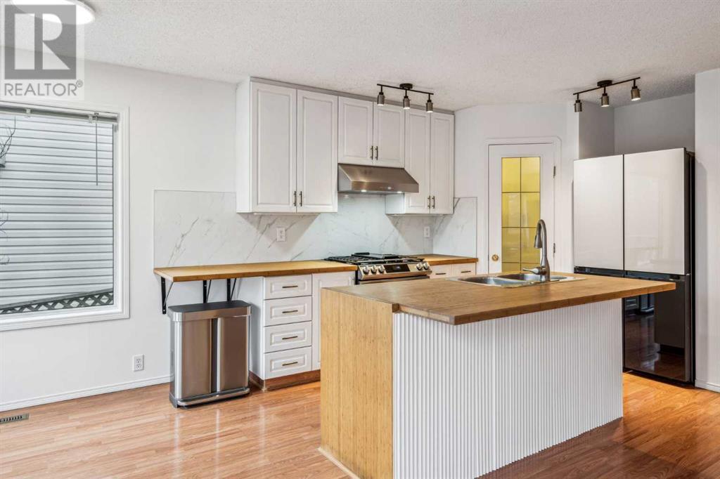 Property at 148 Douglas Glen Heath SE image 4