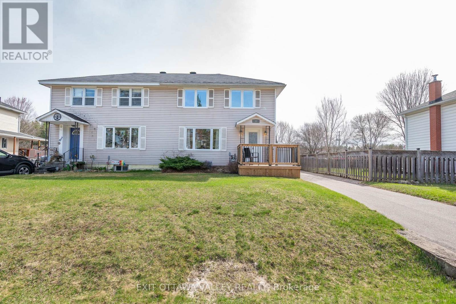 11 Faraday Crescent, Deep River, Ontario  K0J 1P0 - Photo 2 - X12123100