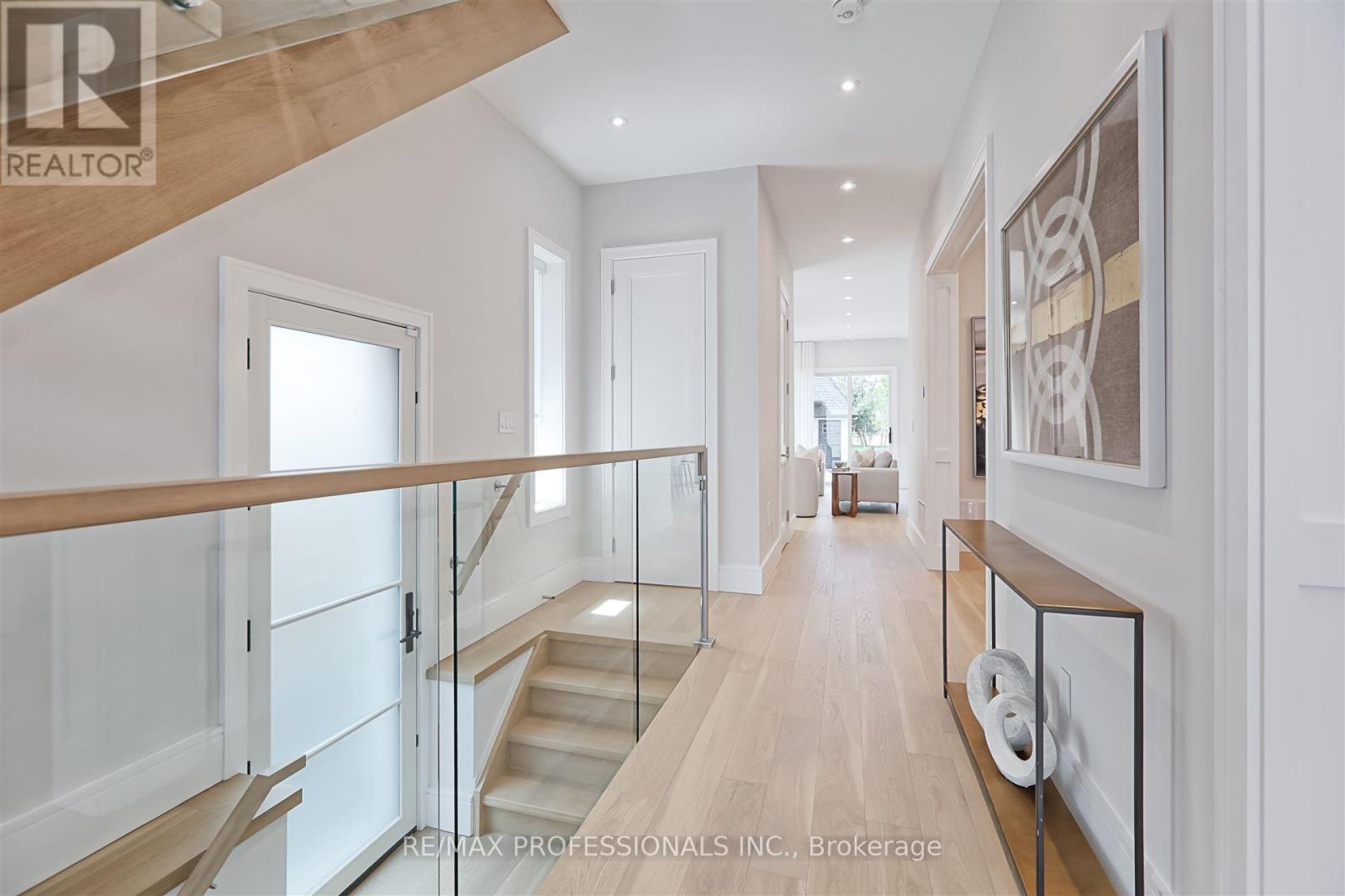 Property at 466 PRINCE EDWARD DRIVE N image 4