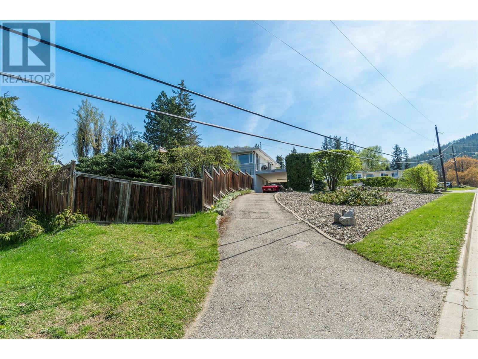 Property at 1290 15 Street SE image 3