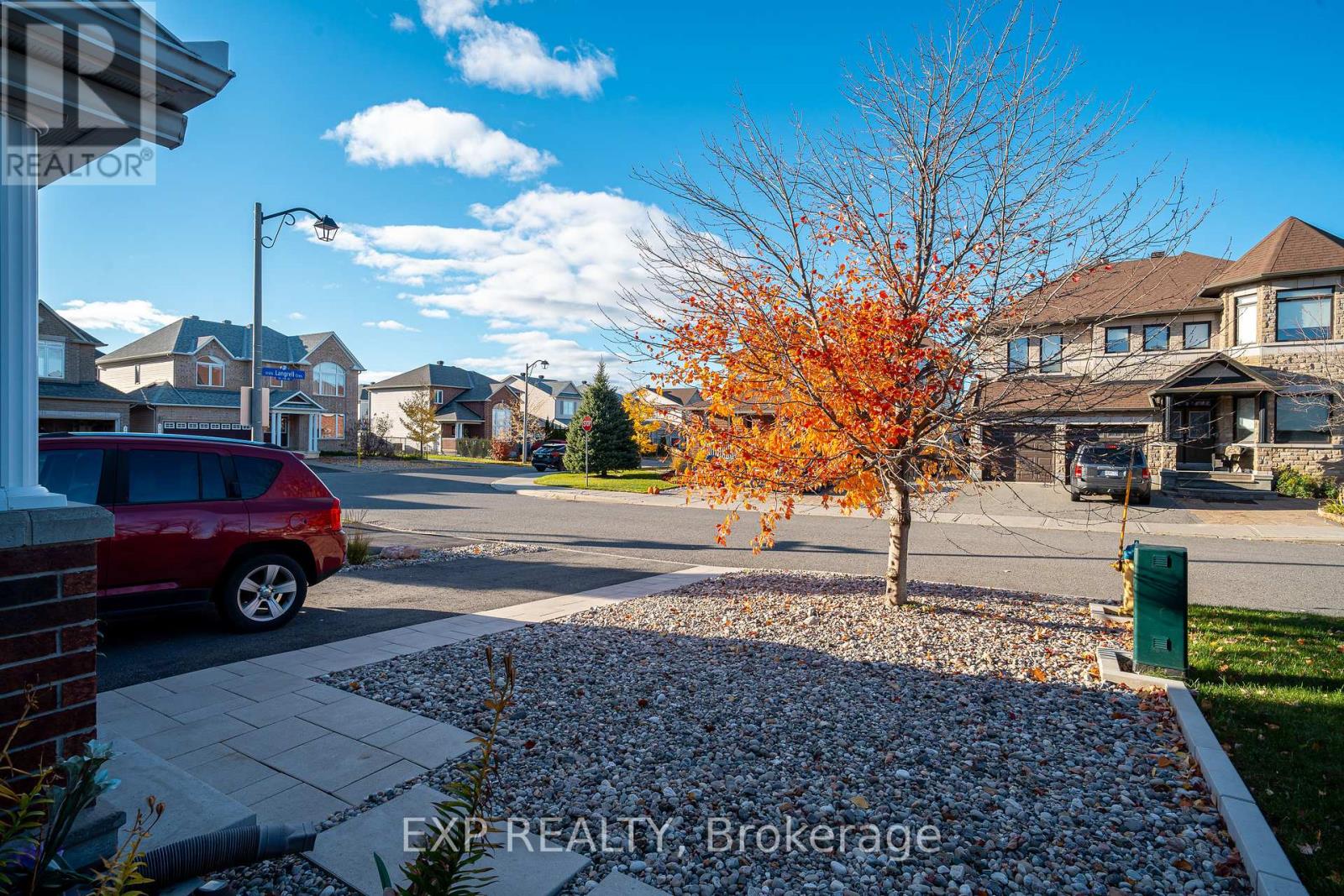 426 Pillett Street, Ottawa, Ontario  K2J 5S3 - Photo 2 - X12123083