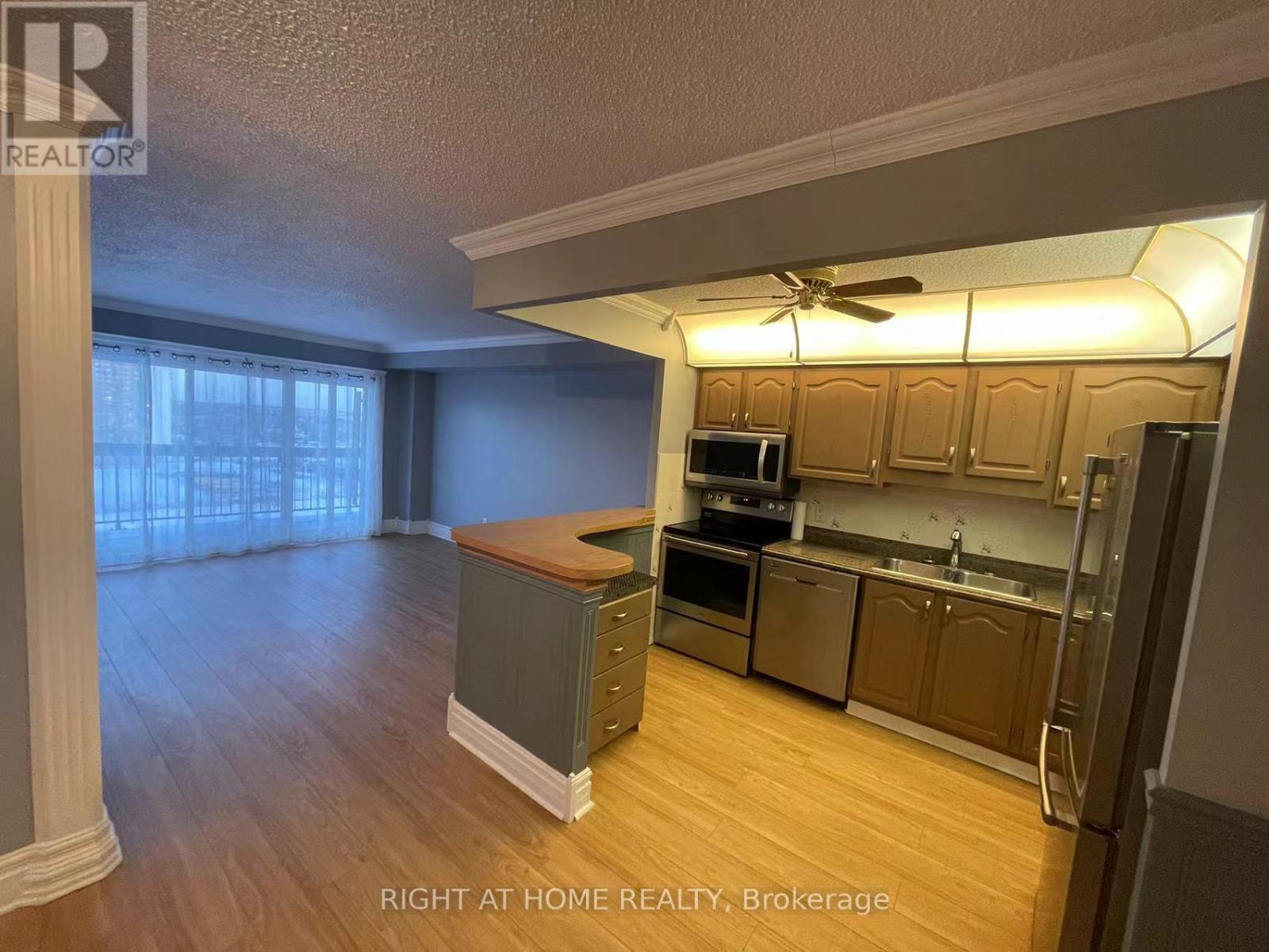 1607 - 158c Mcarthur Avenue, Ottawa, Ontario  K1L 8E7 - Photo 4 - X12123106