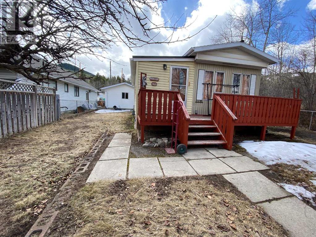 13101 16 Avenue, Blairmore, Alberta  T0K 0E0 - Photo 2 - A2210945