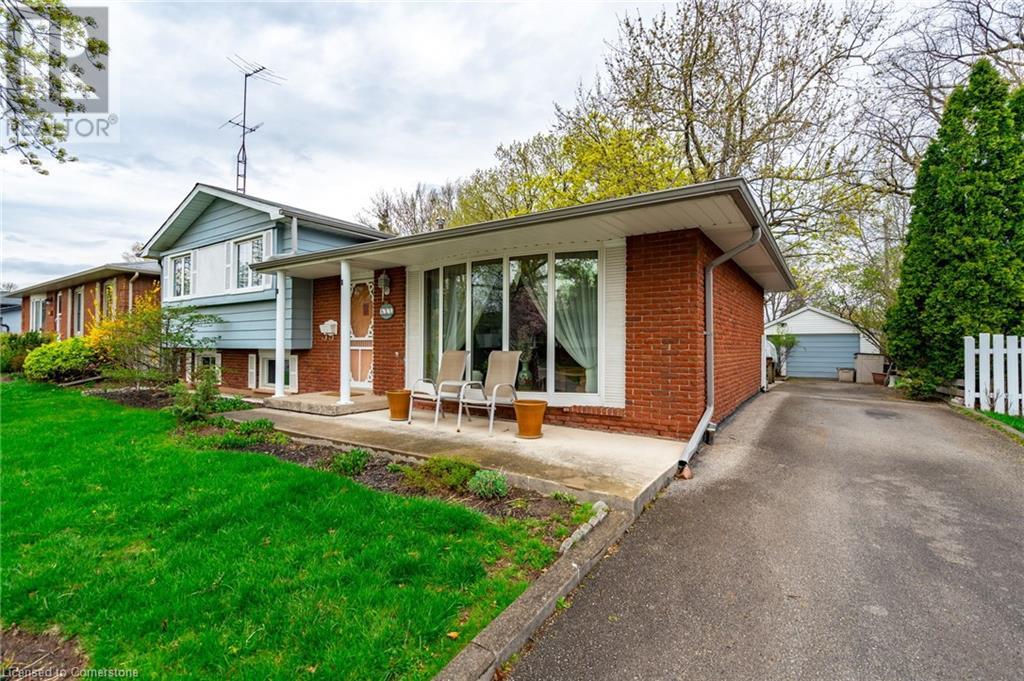 Property at 611 WOODVIEW Road image 5