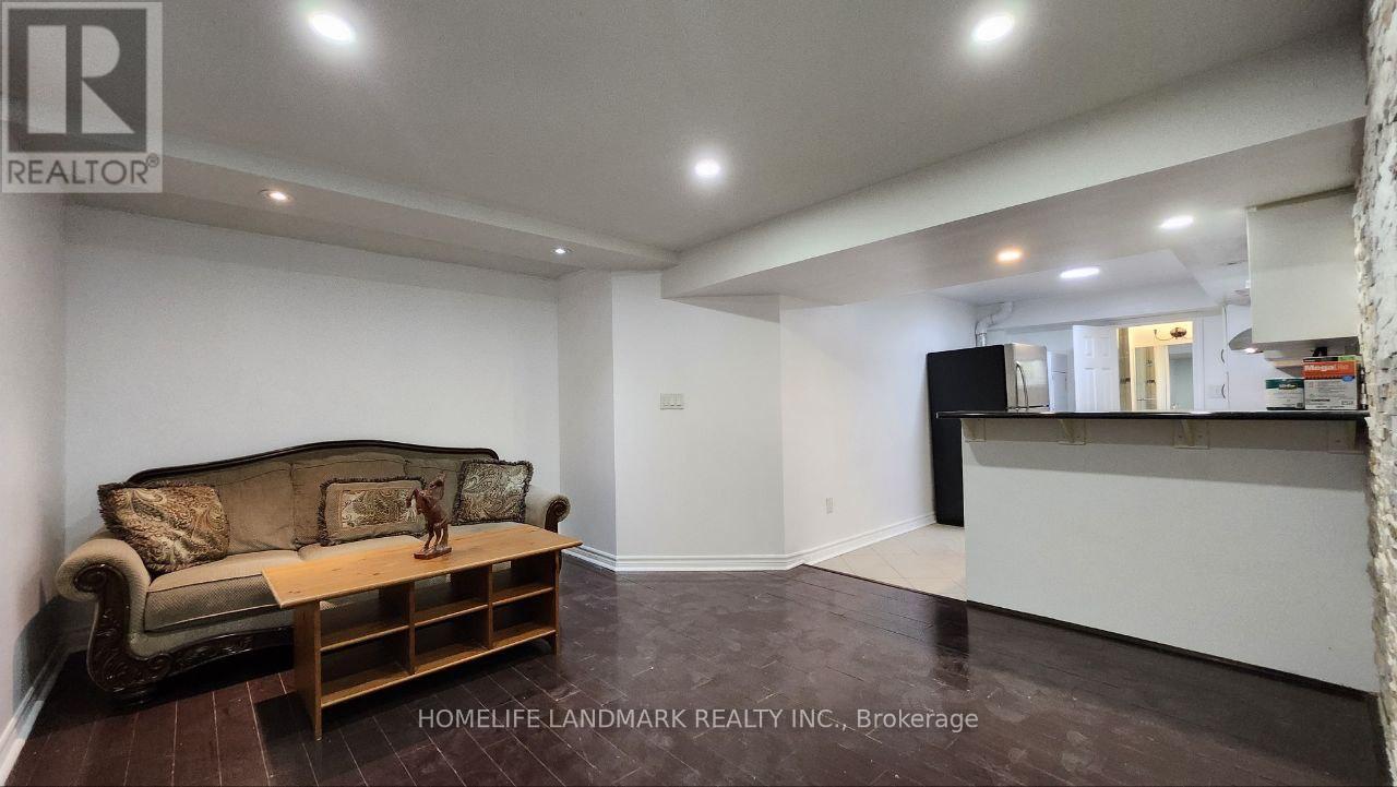 417 North Lake Road, Richmond Hill, Ontario  L4E 3A7 - Photo 3 - N12123112