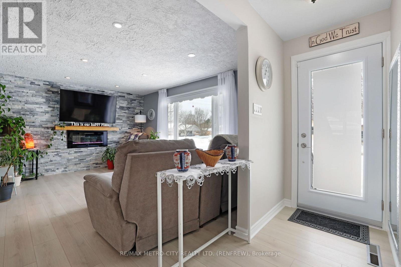 Property at 103 SIMPSON AVENUE image 5