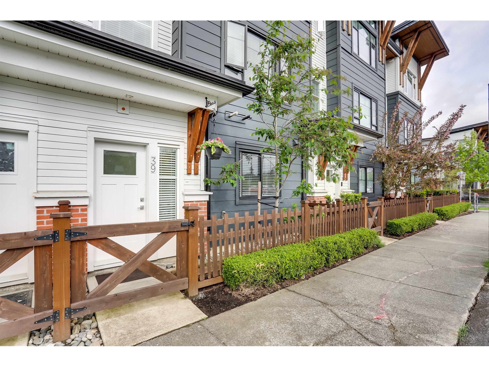 Property at 39 22128 48A AVENUE image 4