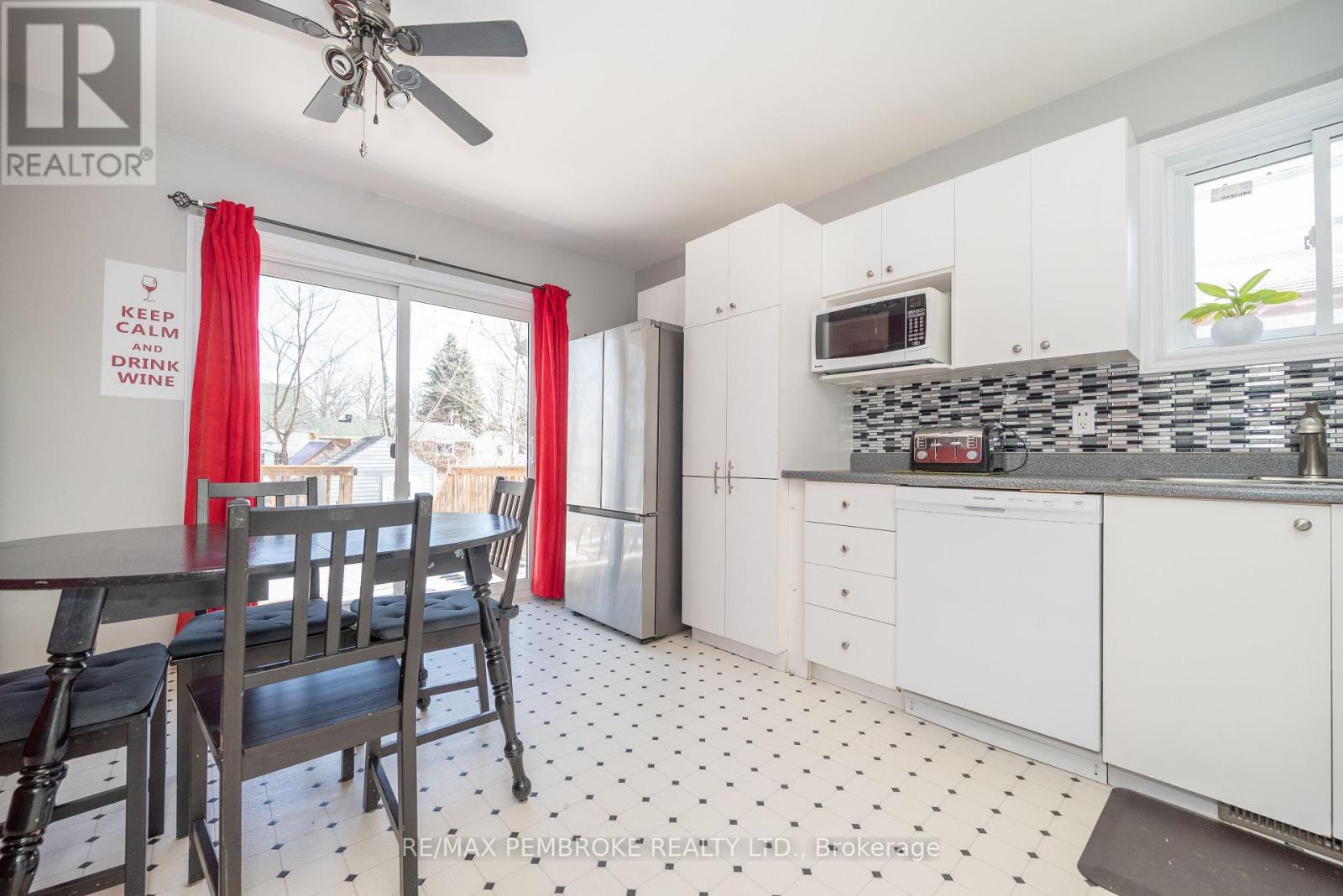 14 Briarwood Drive, Petawawa, Ontario  K8H 3N8 - Photo 16 - X12123137