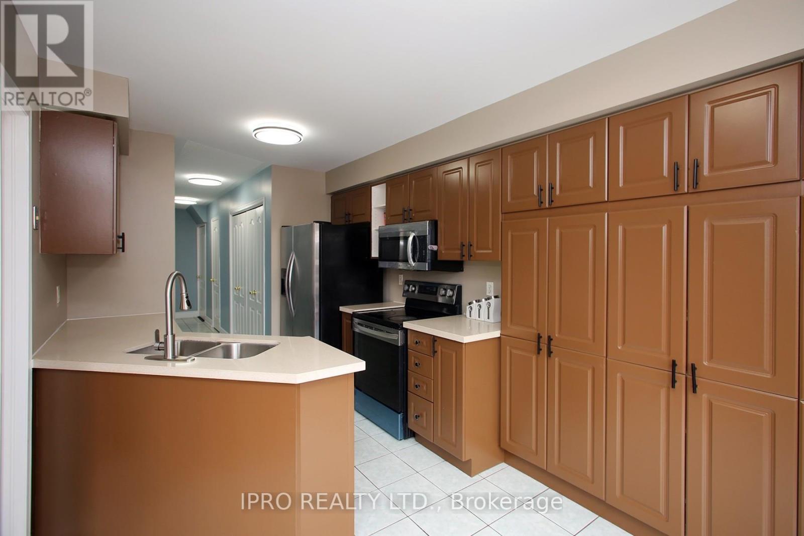 3043 Pendleton Road, Mississauga (Meadowvale), Ontario  L5N 7C5 - Photo 4 - W12123129