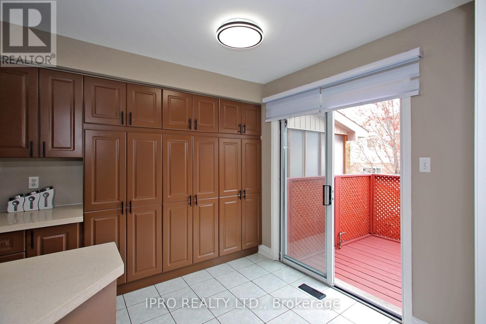 3043 Pendleton Road, Mississauga (Meadowvale), Ontario  L5N 7C5 - Photo 6 - W12123129