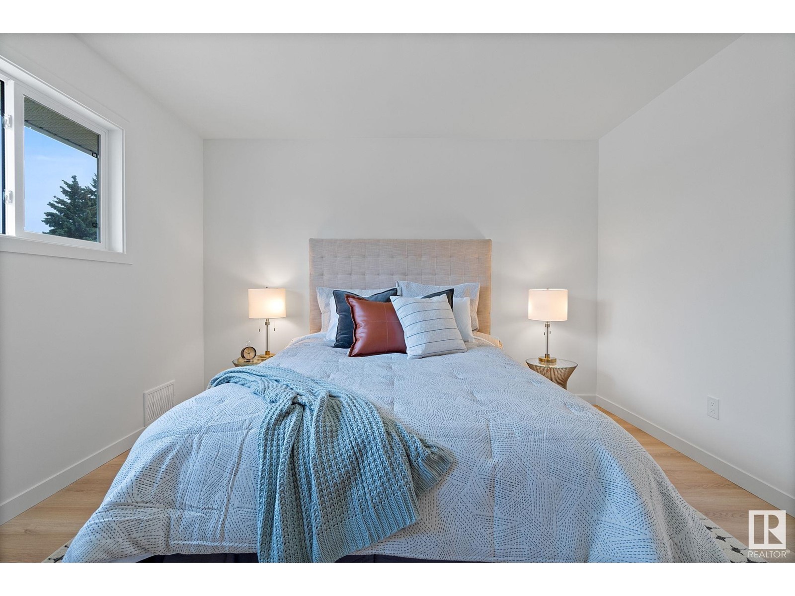Property at 9444 74 ST NW image 3