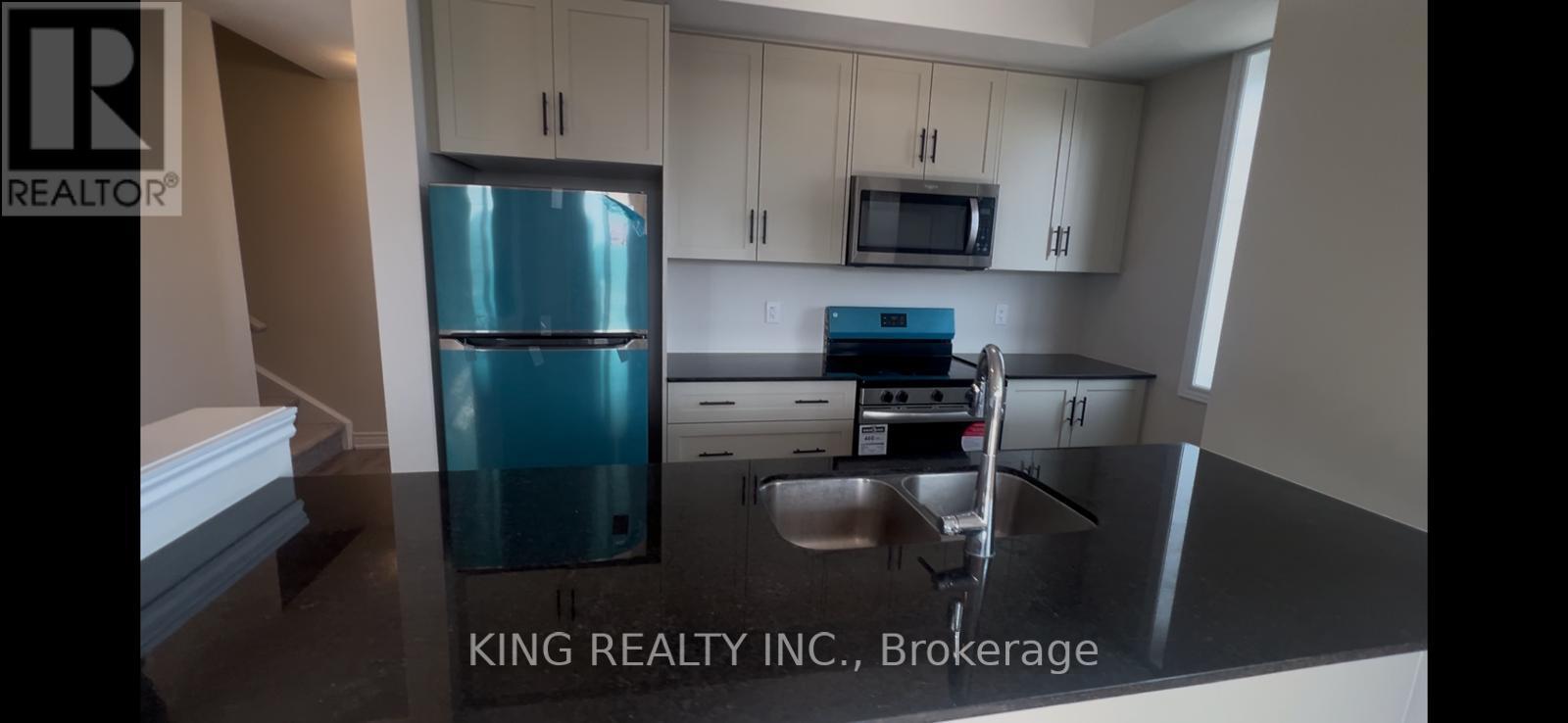 96 - 10 Birmingham Drive, Cambridge, Ontario  N1R 0C6 - Photo 3 - X12123134
