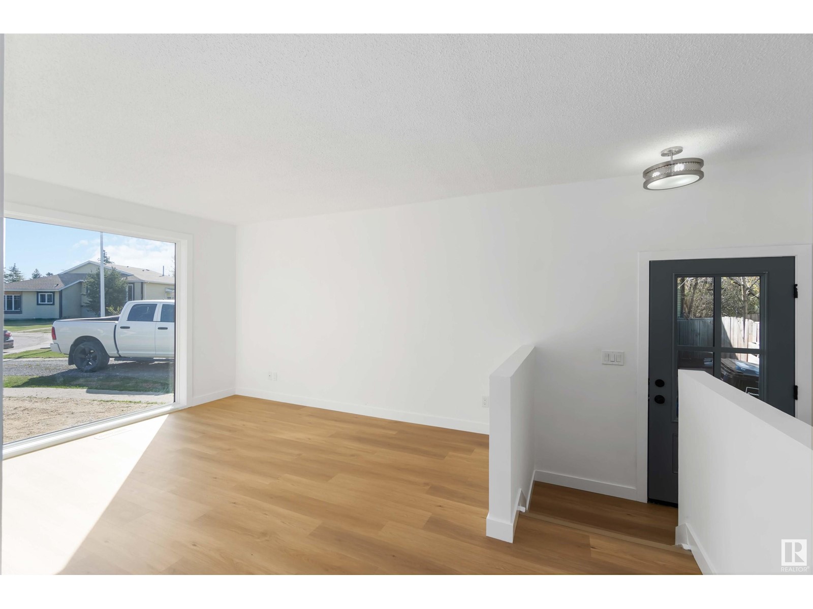 4615 35 Av Nw, Edmonton, Alberta  T6L 3P8 - Photo 5 - E4434447