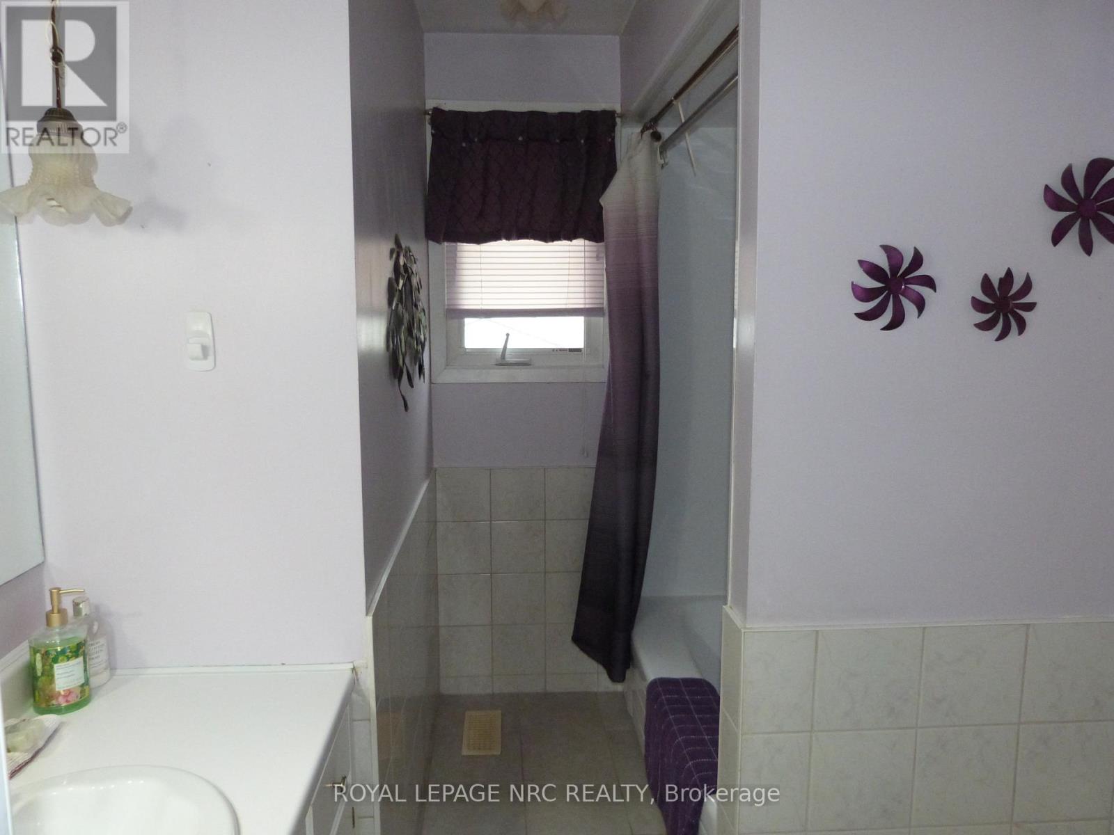 7404 Sandy Court, Niagara Falls, Ontario  L2G 7R3 - Photo 16 - X12121672