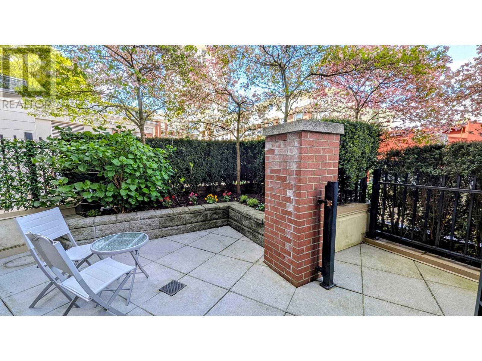 Property at 1468 CEDAR COTTAGE MEWS image 4