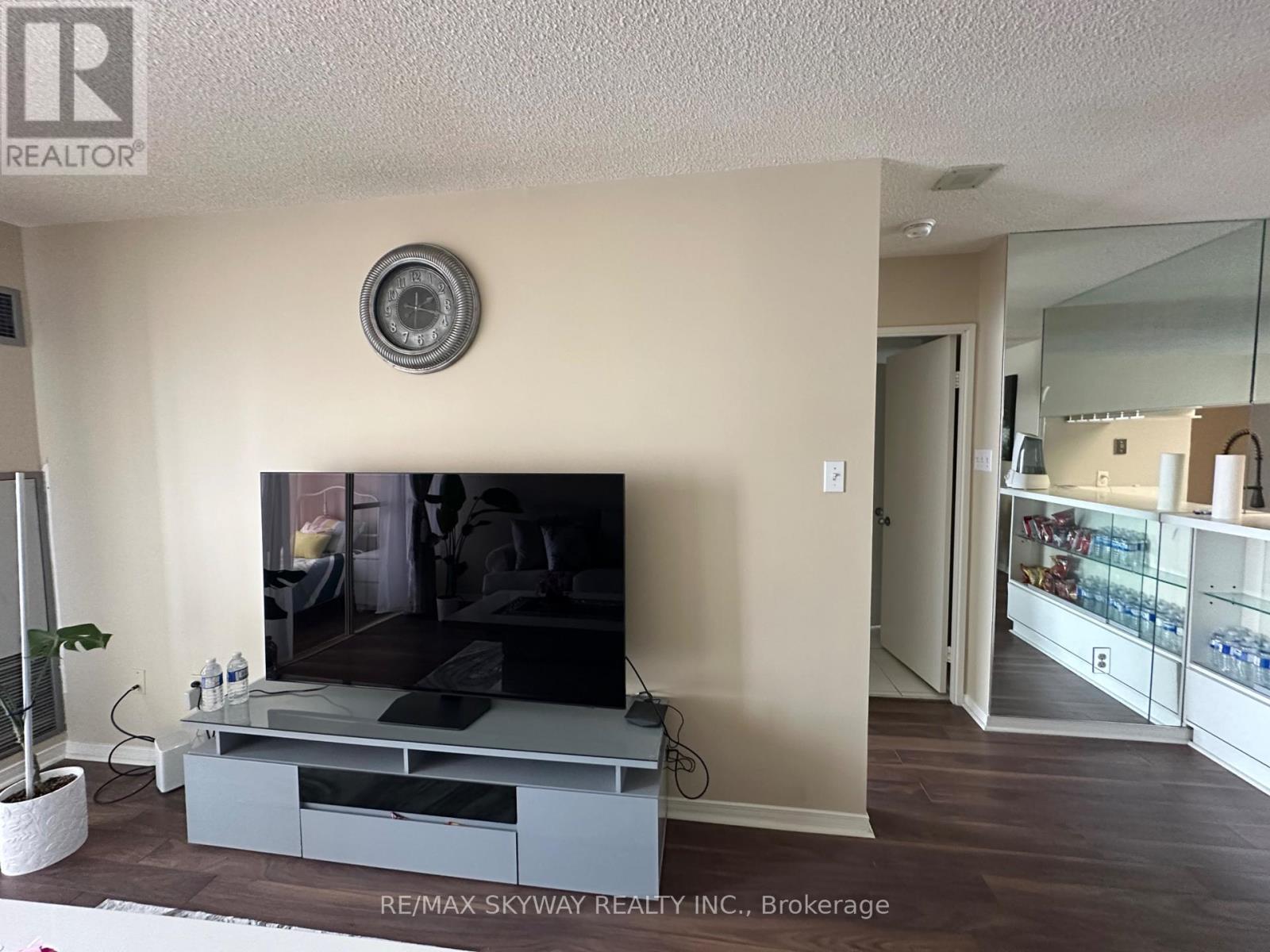 1104 - 75 King Street E, Mississauga, Ontario  L5A 4G5 - Photo 11 - W12097361
