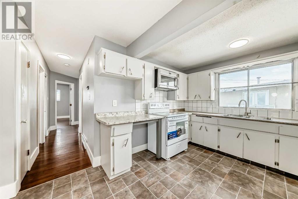 Property at 201 Penbrooke Close SE image 5
