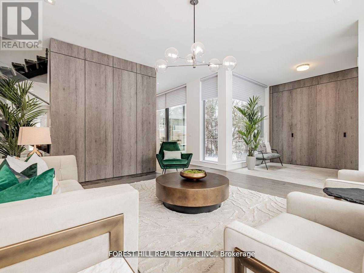 7 Fairmeadow Avenue, Toronto, Ontario  M2P 1W6 - Photo 4 - C12123150