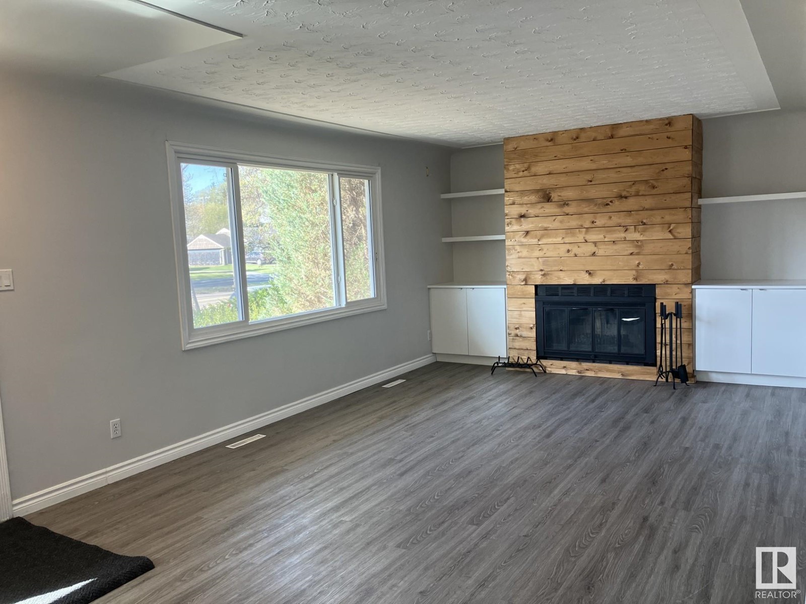 Property at 6004 106 AVENUE NW image 3