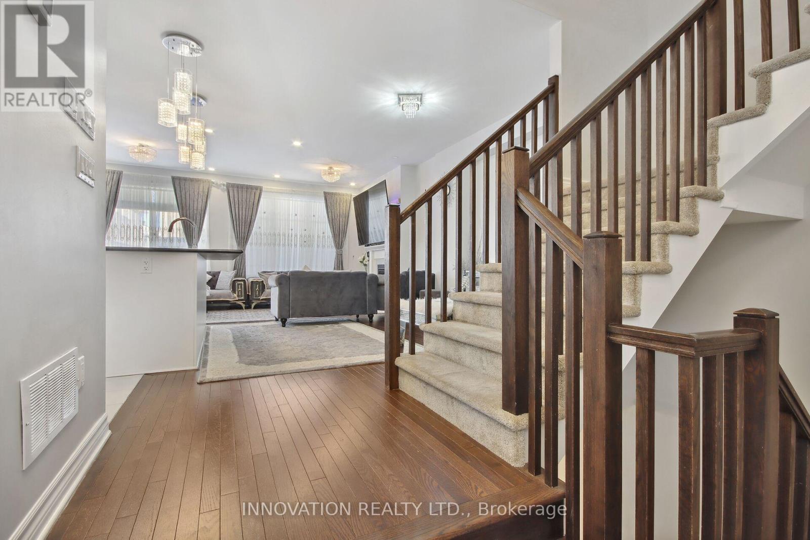 517 Muscari Street, Ottawa, Ontario  K1T 0S3 - Photo 3 - X11977787