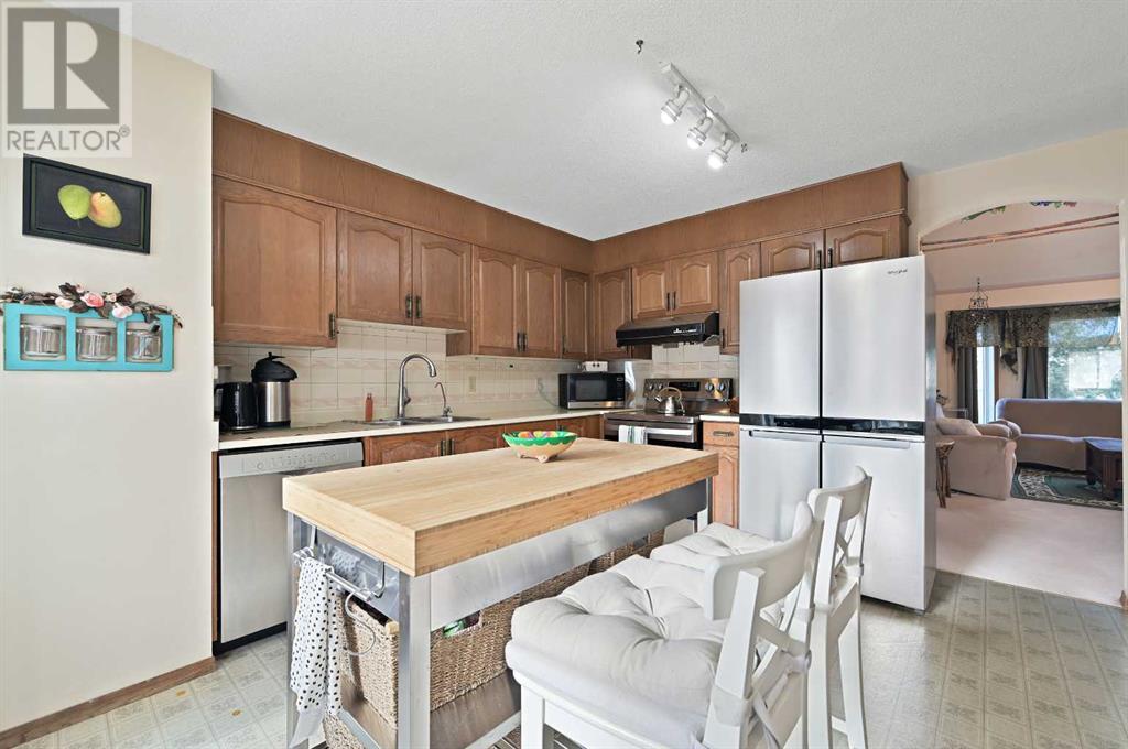 184 Hawkwood Drive Nw, Calgary, Alberta  T3G 3M9 - Photo 14 - A2217112