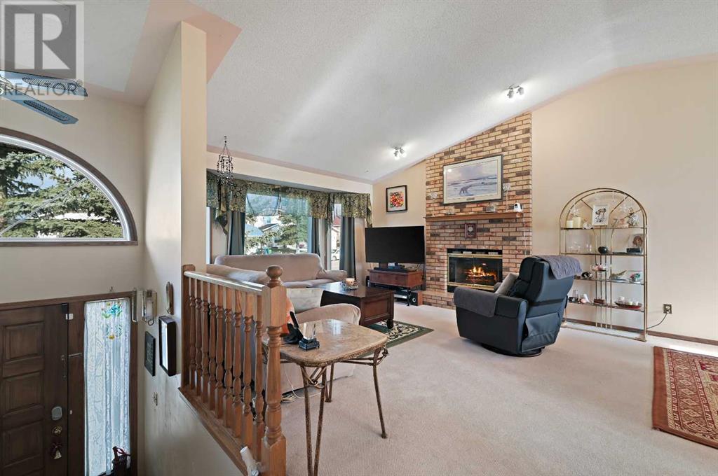 184 Hawkwood Drive Nw, Calgary, Alberta  T3G 3M9 - Photo 7 - A2217112