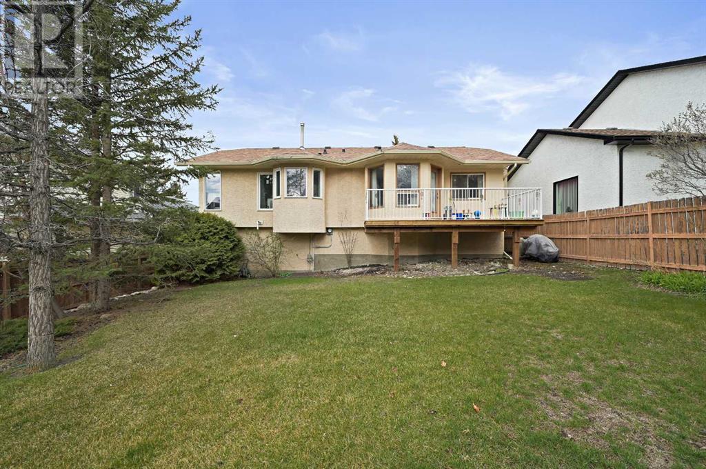 Property at 184 Hawkwood Drive NW image 2