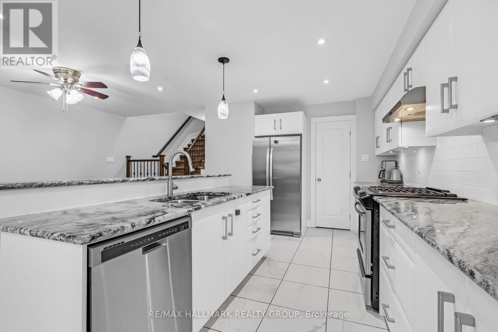 128 Woodhurst Crescent, Ottawa, Ontario  K2S 2G4 - Photo 12 - X12087025