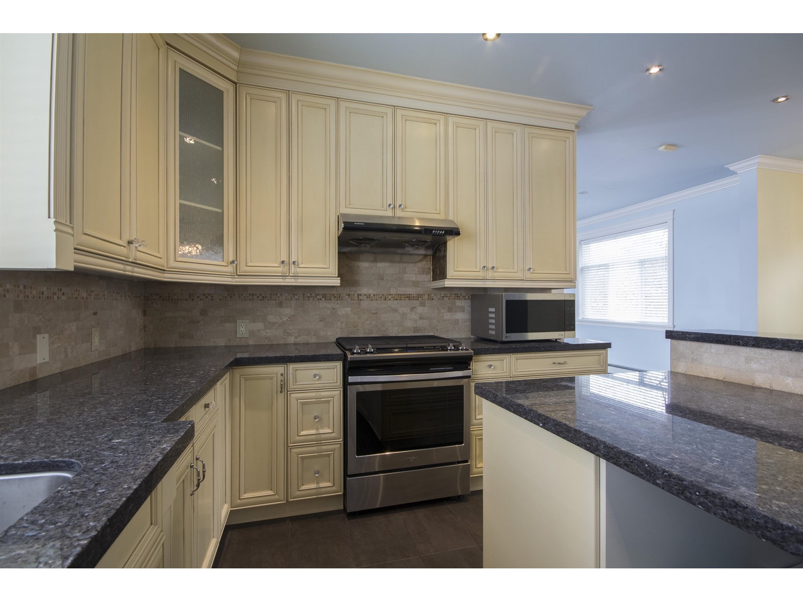 Property at 12136 100A AVENUE image 4