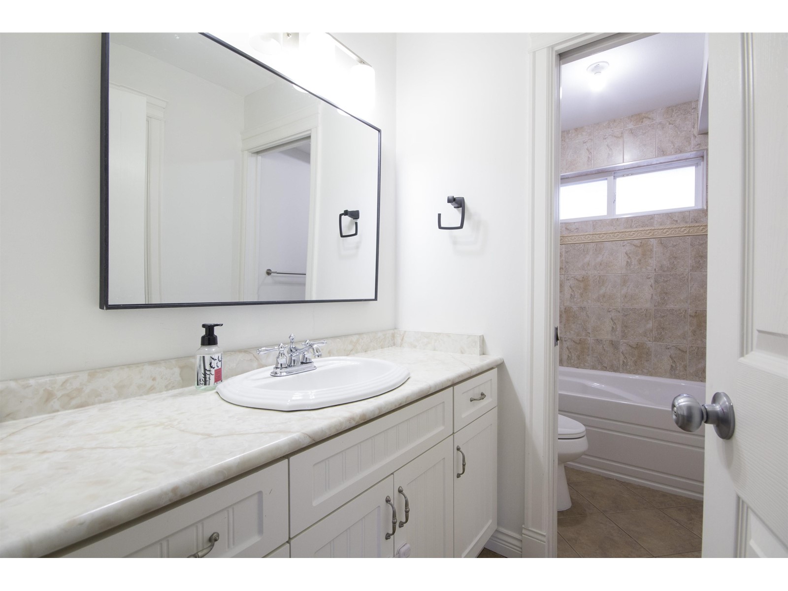 12136 100a Avenue, Surrey, British Columbia  V3V 2Y5 - Photo 15 - R2963491