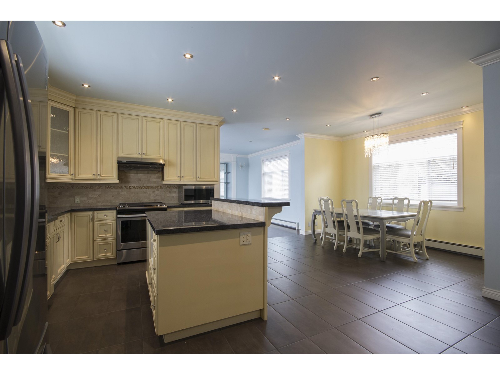 12136 100a Avenue, Surrey, British Columbia  V3V 2Y5 - Photo 11 - R2963491