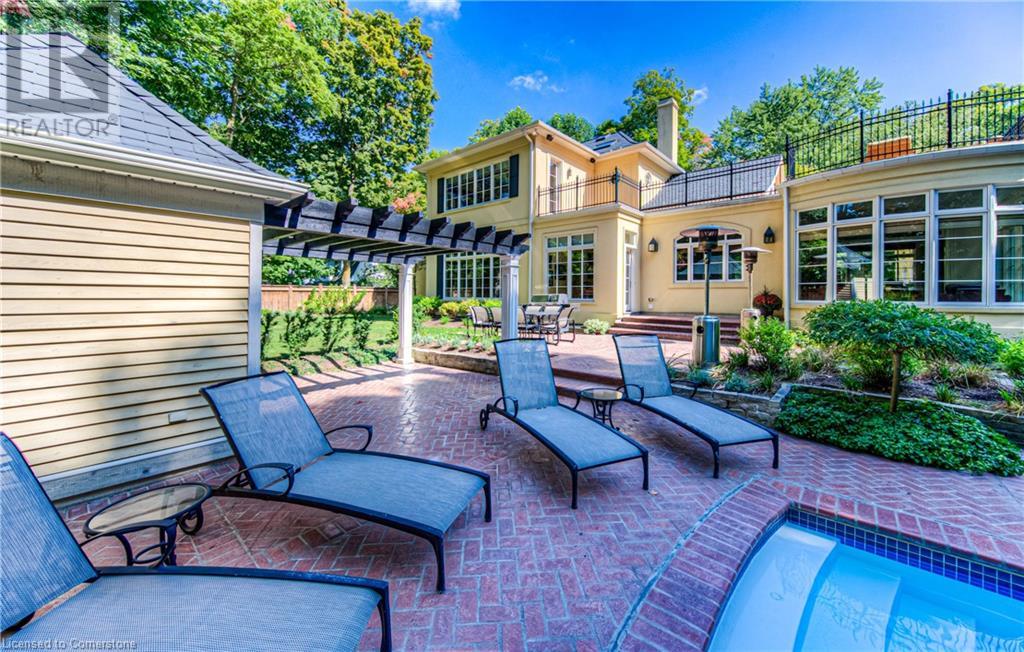 Property at 573 SUGARBUSH Drive image 4