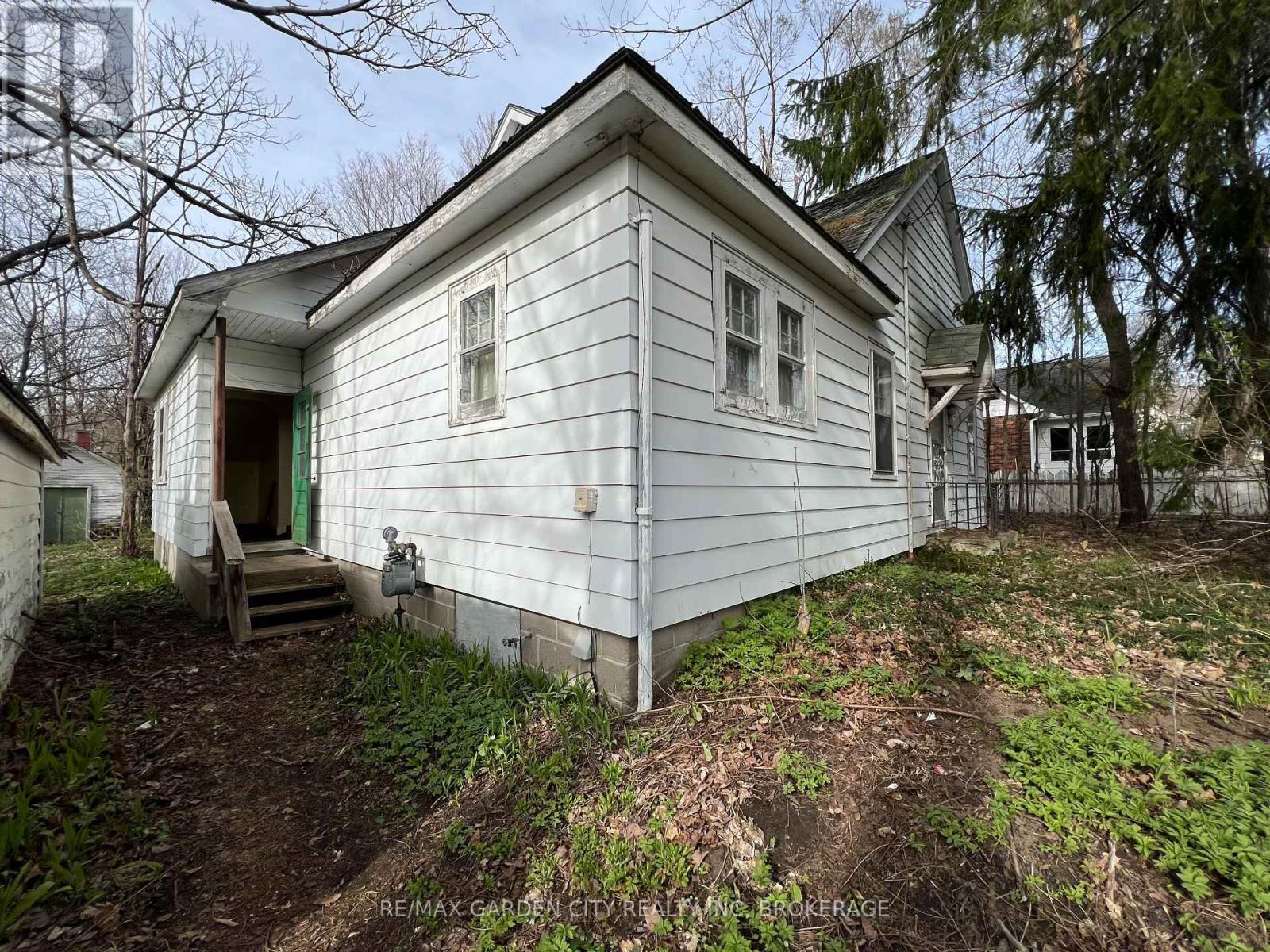 Property at 770 BAY STREET image 1