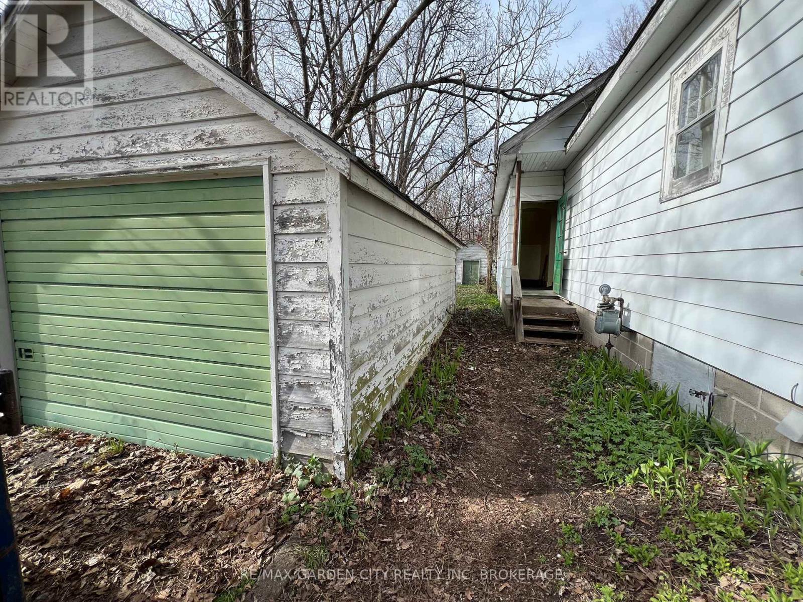 Property at 770 BAY STREET image 3