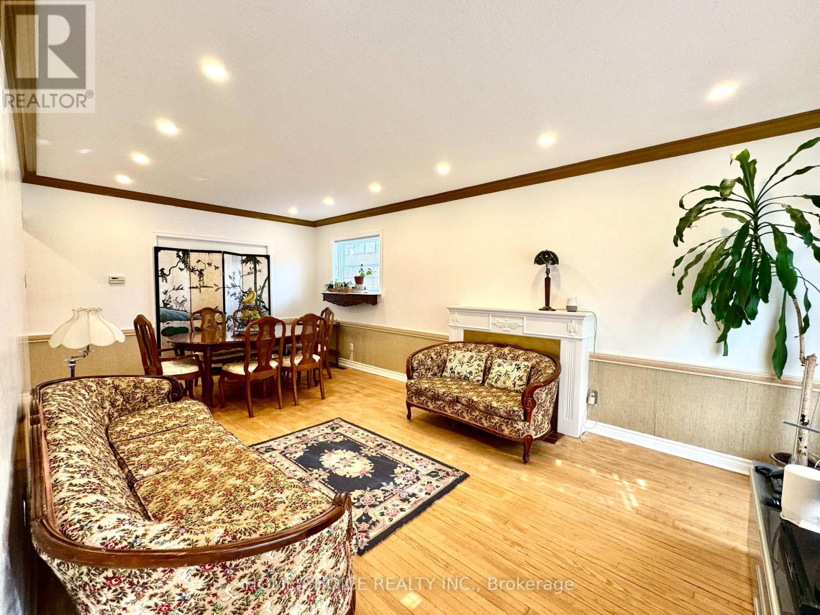 Property at 3 SAUGEEN CRESCENT image 4