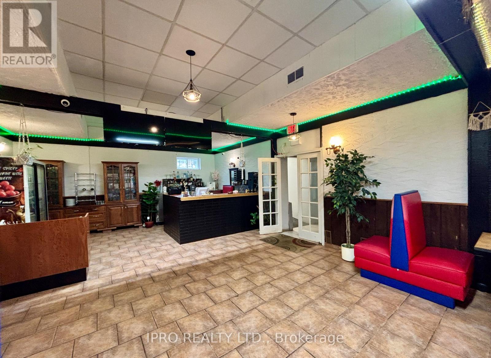 182 King Street, Welland, Ontario  L3B 3J5 - Photo 4 - X12121714