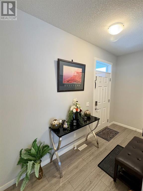 18 Bayview Circle Sw, Airdrie, Alberta  T4B 4H2 - Photo 5 - A2206735