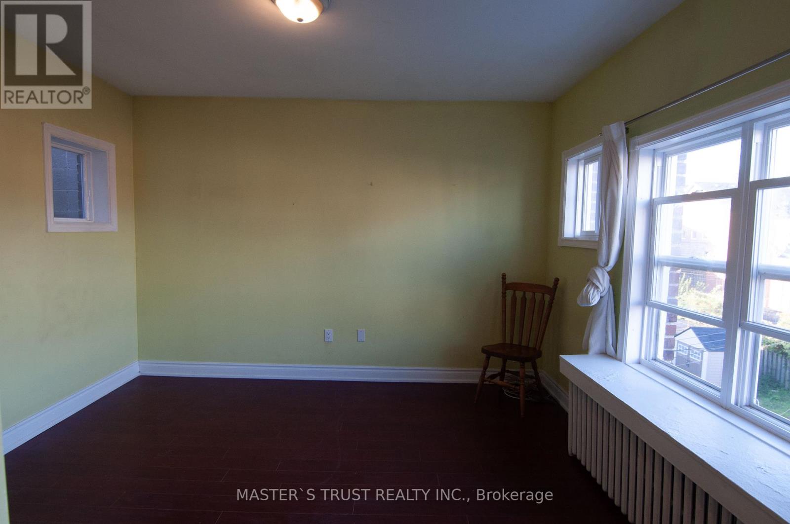 Upper - 567 Oakwood Avenue, Toronto, Ontario  M6E 2X6 - Photo 10 - C12123213
