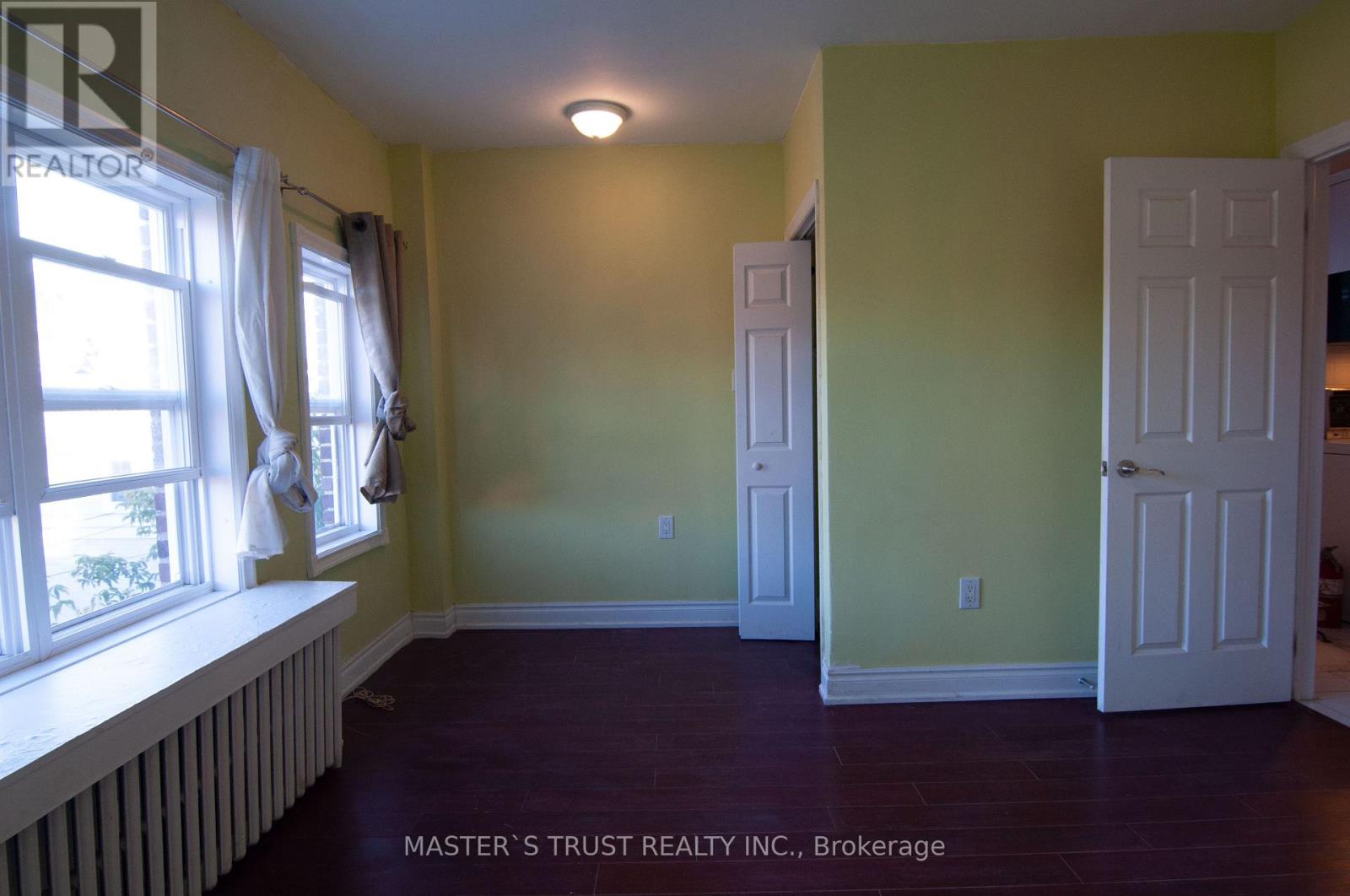 Upper - 567 Oakwood Avenue, Toronto, Ontario  M6E 2X6 - Photo 11 - C12123213