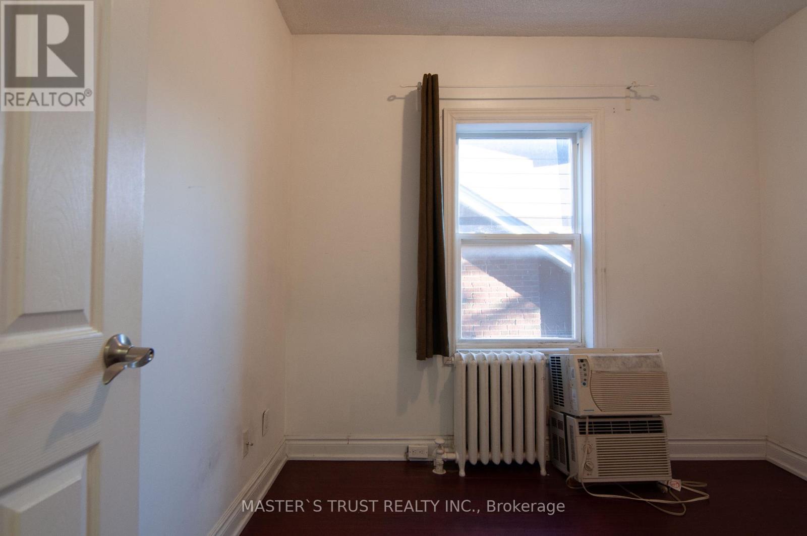 Upper - 567 Oakwood Avenue, Toronto, Ontario  M6E 2X6 - Photo 14 - C12123213