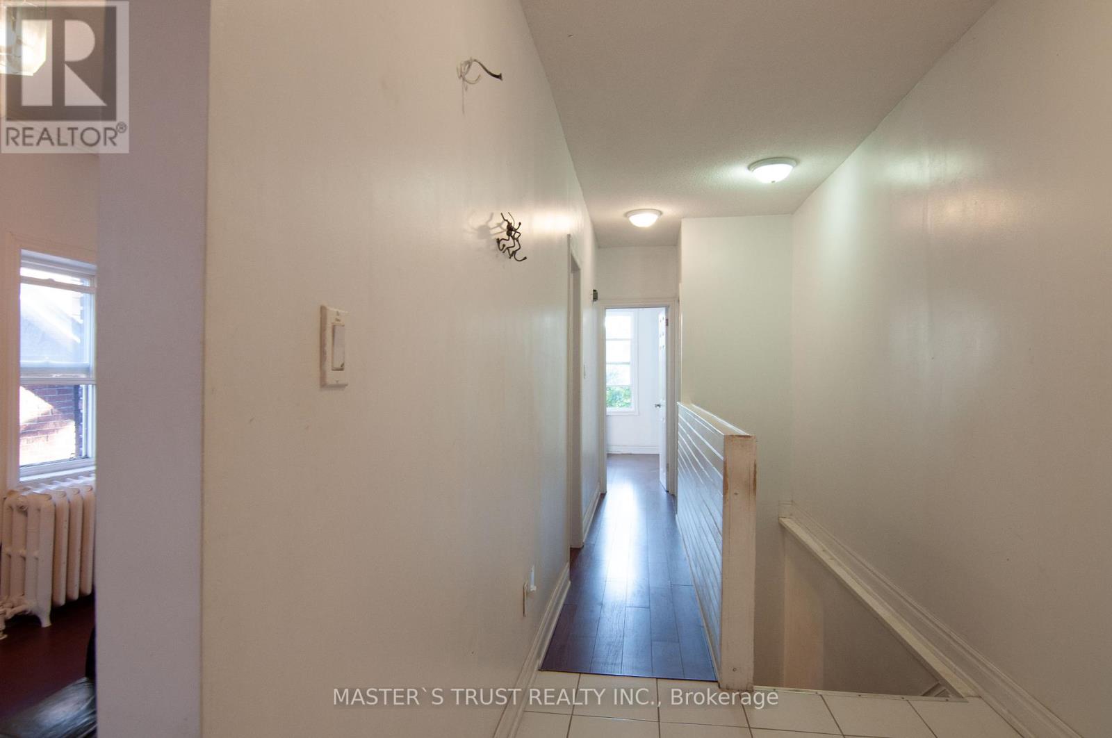 Upper - 567 Oakwood Avenue, Toronto, Ontario  M6E 2X6 - Photo 3 - C12123213