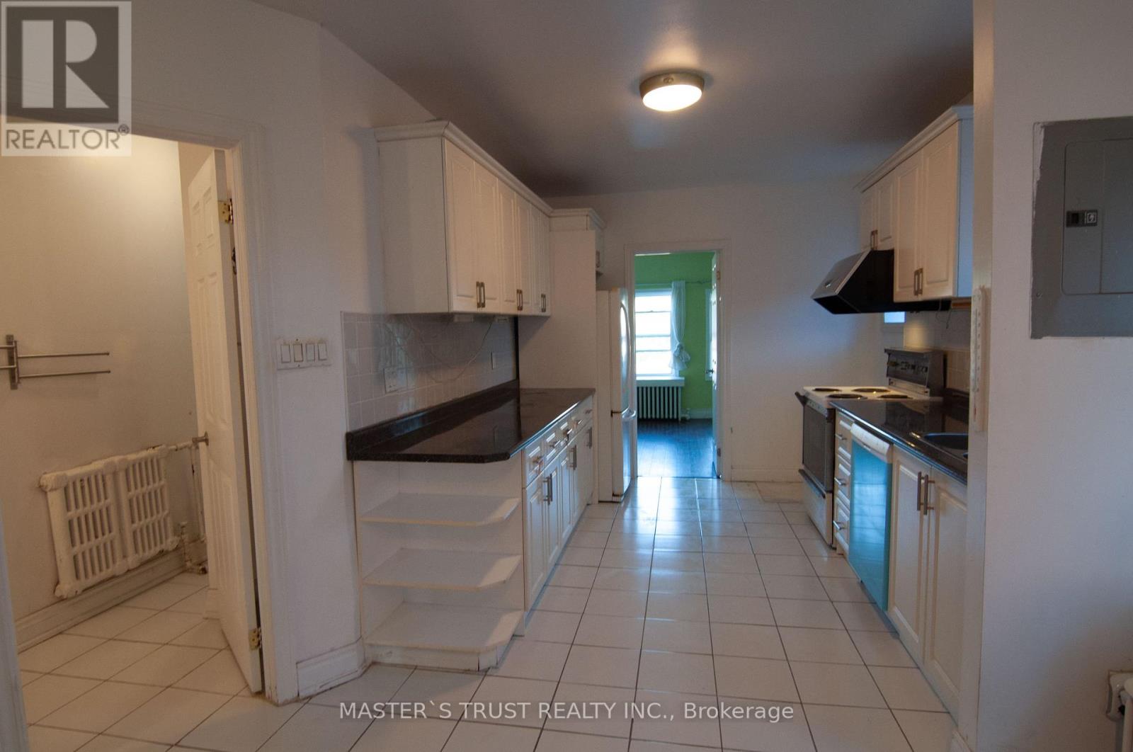 Upper - 567 Oakwood Avenue, Toronto, Ontario  M6E 2X6 - Photo 4 - C12123213