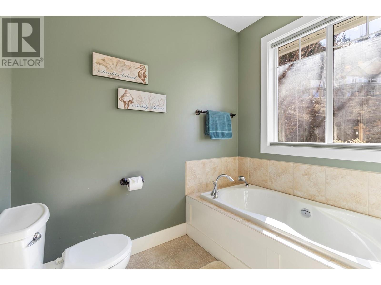 4721 Uplands Drive, Kamloops, British Columbia  V2C 6S9 - Photo 37 - 10340110