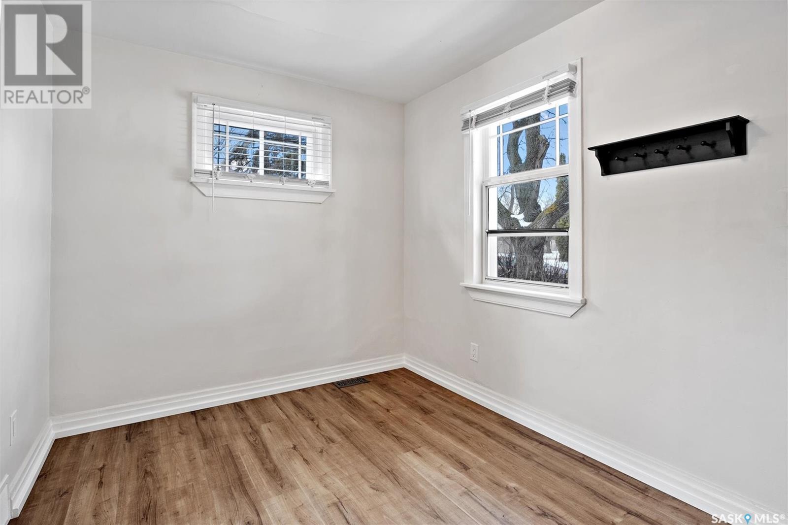 Property at 452 T AVENUE S image 4