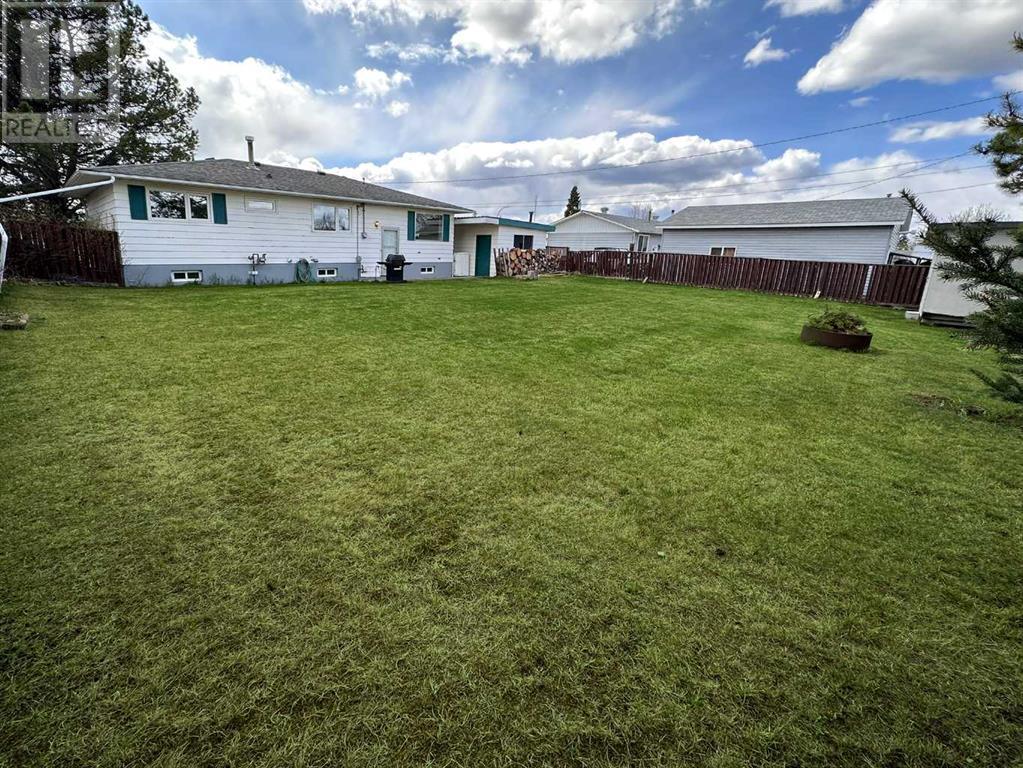 512 5th Avenue, Fox Creek, Alberta  T0H 1P0 - Photo 2 - A2217672