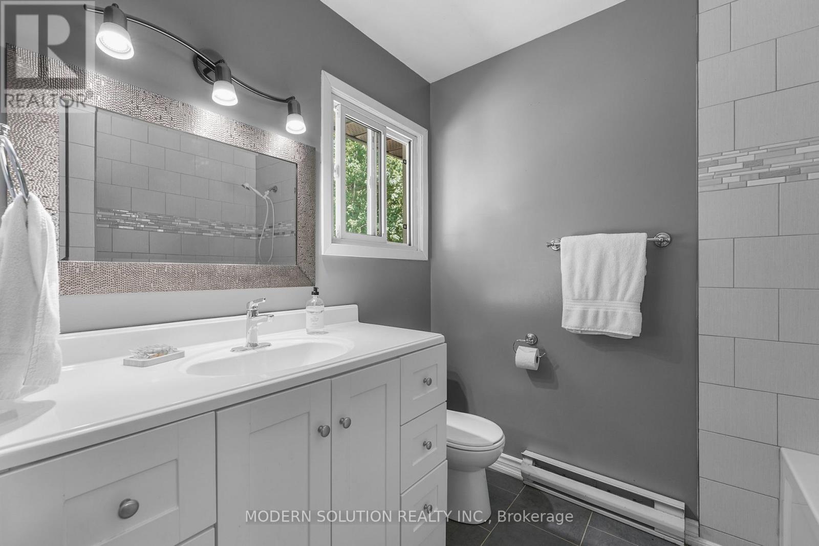 23 Elizabeth Avenue, Tiny, Ontario  L0L 1P1 - Photo 31 - S12102974